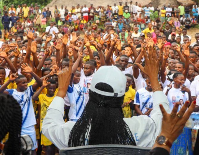 Collaborer à l'élaboration de politiques économiques favorisant la croissance économique durable et la création d'emplois en République démocratique du Congo.