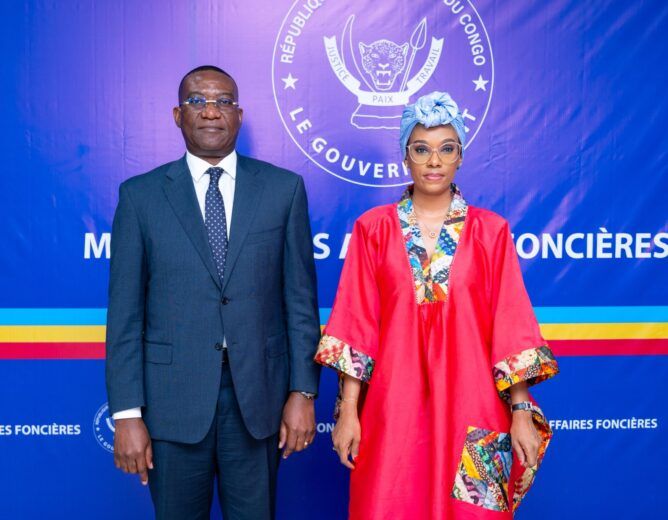 Retour sur la séance de travail entre S.E. Mme O’Neige N’Sele, Ministre des Affaires foncières, et S.E. M. Guylain Nyembo, Ministre d’État, Ministre du Plan